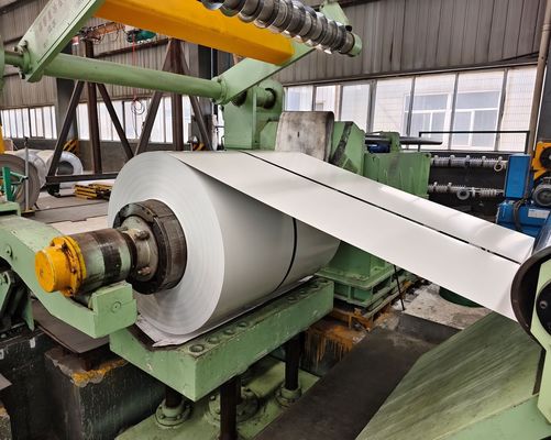 RAL9003 PPGL RMP AZ100 Tejas metálicas pre-pintadas Galvalume Acero paneles de techo corrugados Hojas tejas revestimiento de pared